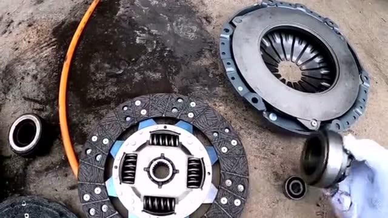 换货车离合器3件套,离合器片都磨损成这样了,难怪车不行