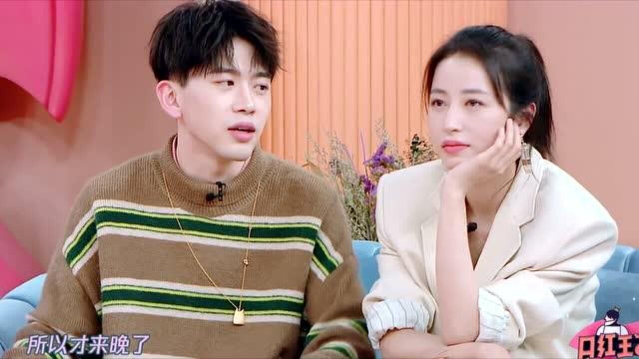 费启鸣表演哄女朋友开心上来就是撩男孩子们学着点吧