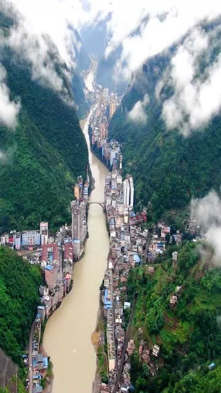 云南最窄县城几乎成一条线堪称一线城市