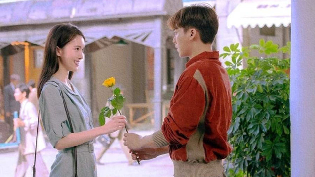 李易峰金晨深夜聚餐,亲密搂好友肩膀疑似醉酒,凌晨4点才不舍散场