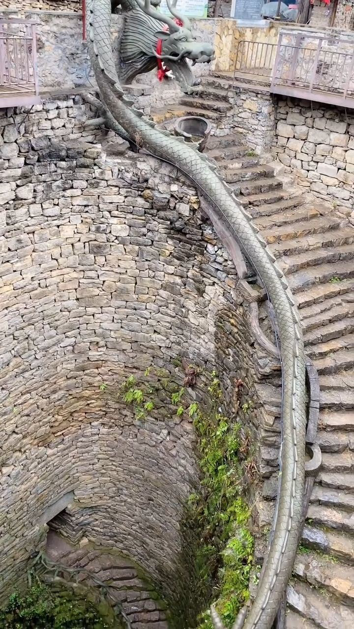 姥姥家门前的千年龙井,龙的传人点赞,听说井底有着三公里的龙宫