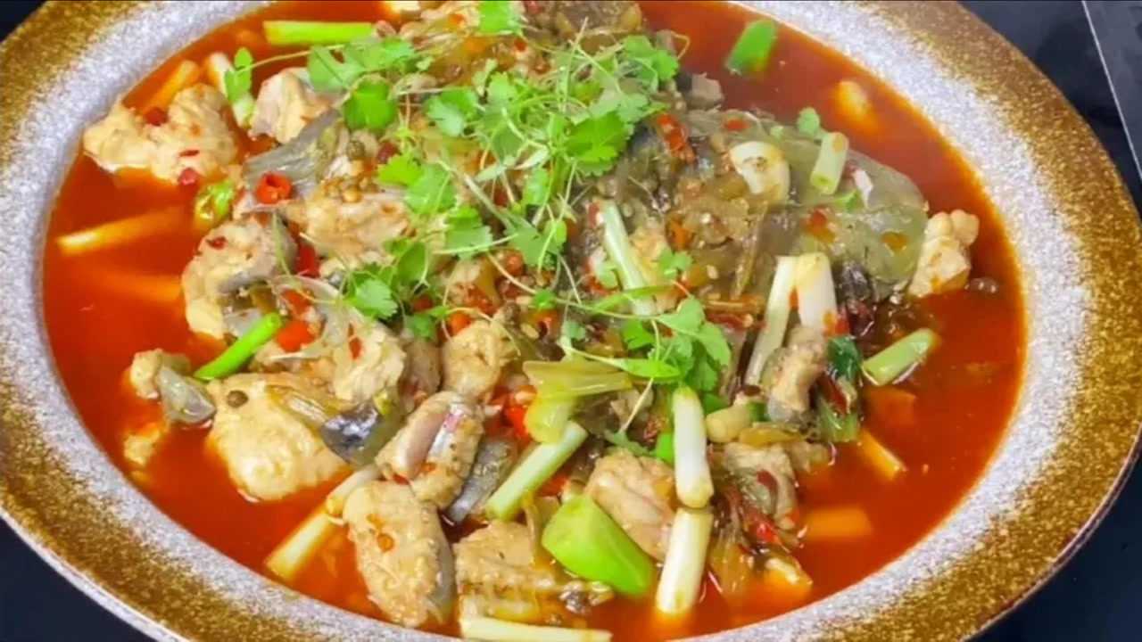 鯰魚不是鰱魚,鯰魚要吃鰱魚,鰱魚不吃鯰魚,吃了鯰魚再吃鰱魚