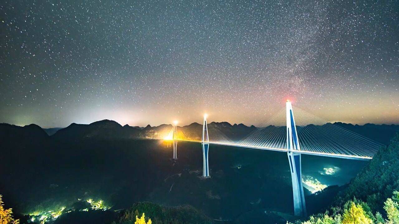 这可能是我今年拍到过最美丽最震撼的星空了天空之桥上的星空和星轨快