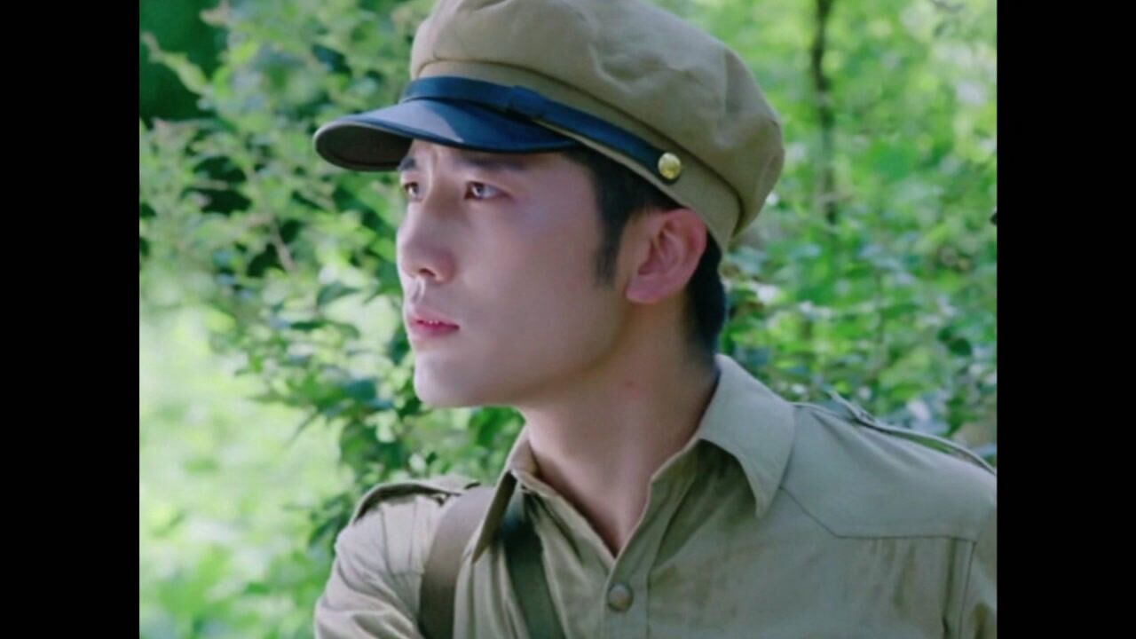 很喜欢学生兵中张耀宇扮演的丁震值此张帅哥生日之际剪了个小视频祝他
