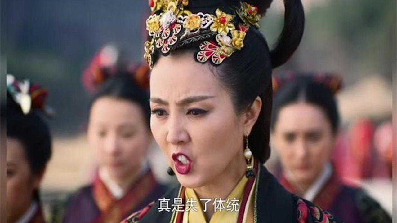盘点：芈月得罪威后，被罚打板子，贴身宫女替其受罚_高清