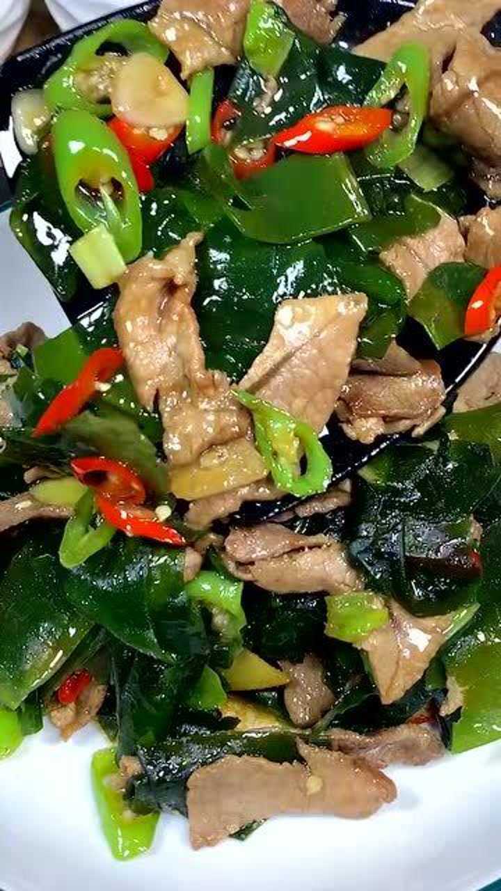 没想到用裙带菜来炒肉可以这么好吃真的是小看它了