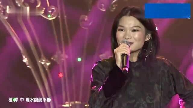 苏运莹倾情演唱《浓情浓意》,静静演绎动人旋律让全场沉醉