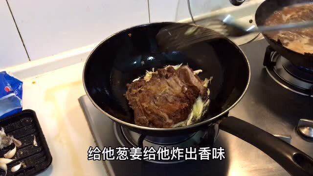 牛肉不要总炖着吃,教你一道清真名菜扒肉条,外酥里嫩,真下饭