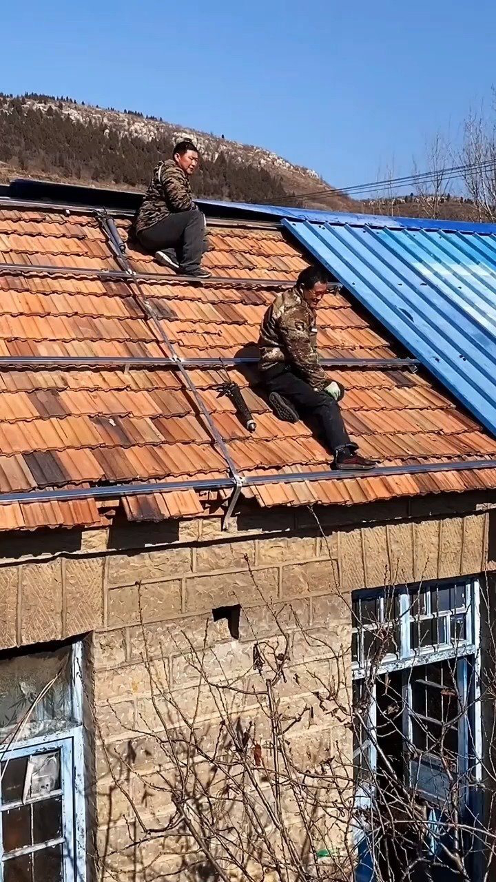 瓦房翻新用彩钢瓦施工简单效果好