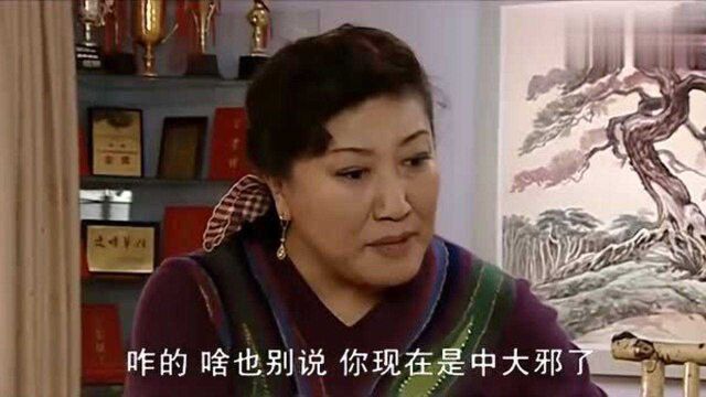 刘老根不给丁香恢复职位,丁香直接砸办公室,这下谁也拦不住