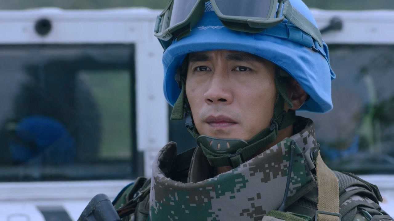 维和步兵营:海蓝被蒙面人挟持,维和进行部署,决定营救海蓝