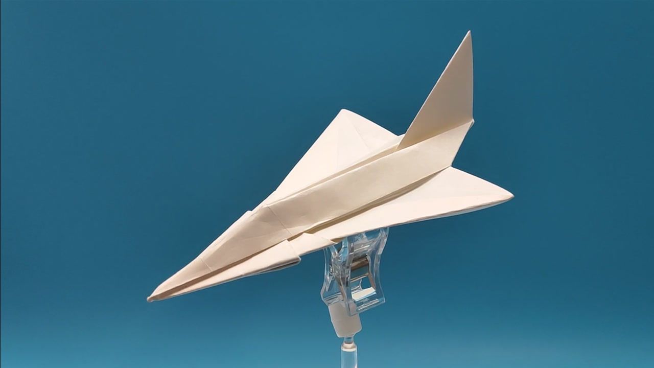 最酷的纸飞机之一,可以飞的f