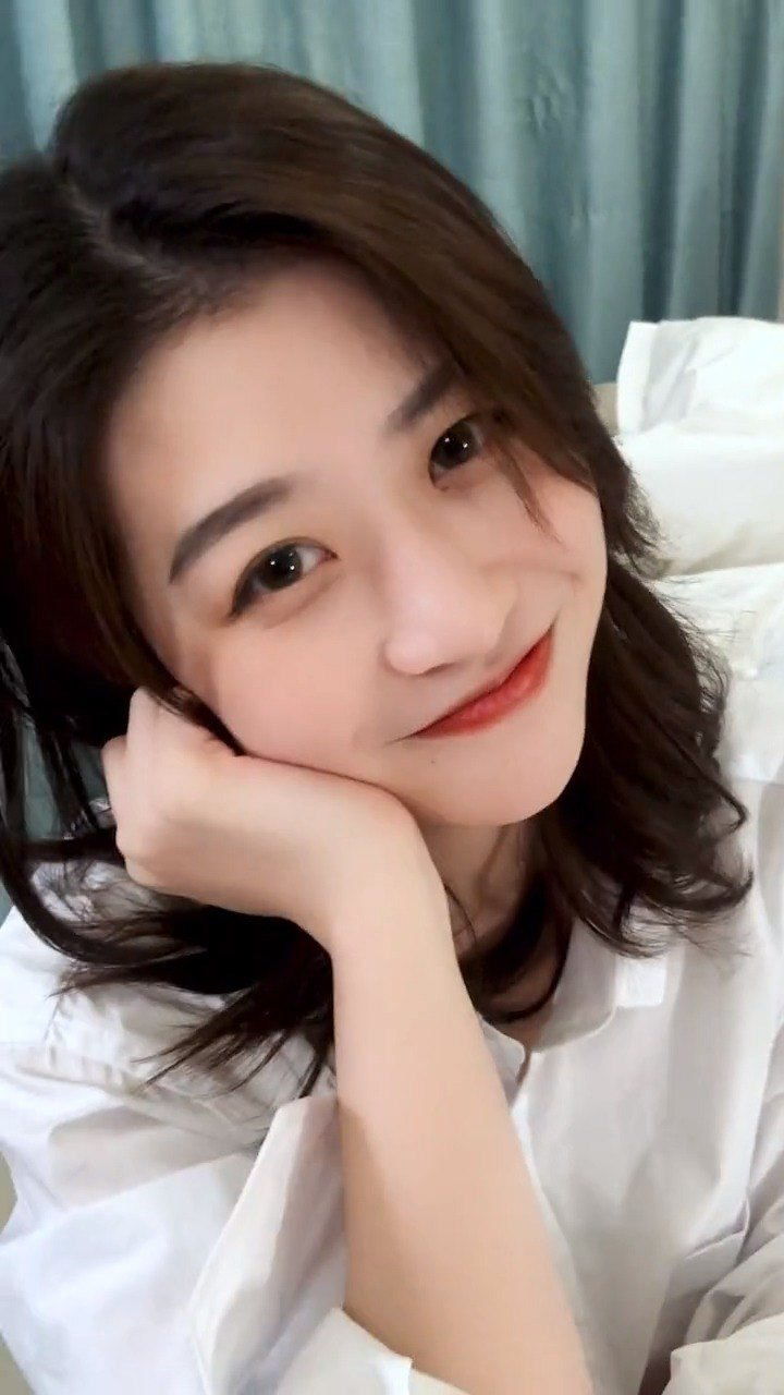 杨小黑的初恋第十二集为什么女人总会喜欢要求别人亲她搞笑微剧