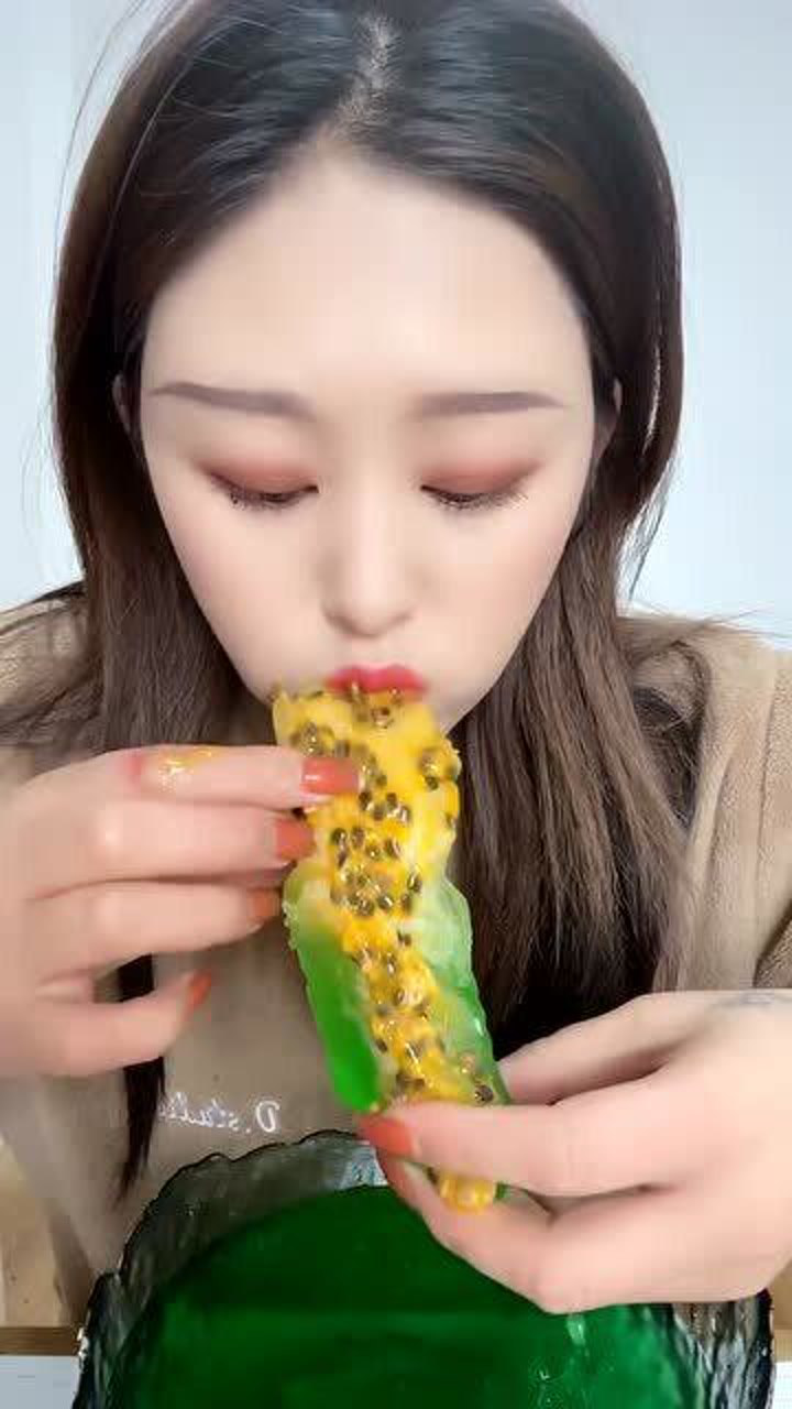 百香果配上海绵冰,一口一个嘎嘣脆,简直不要太爽