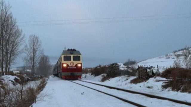 黑龙江牡丹江:林海雪原“慢火车” 温暖村民出行路