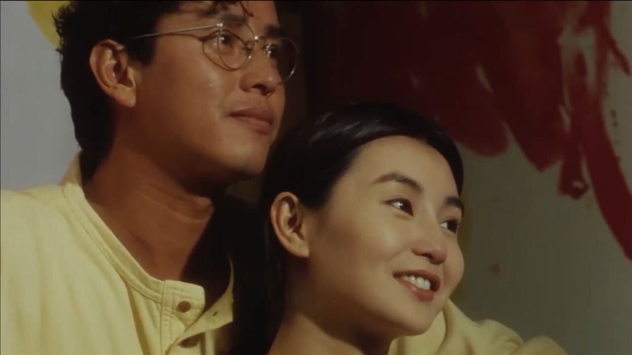 双城故事俊男靓女海边看日落两人情投意合确立了恋爱关系