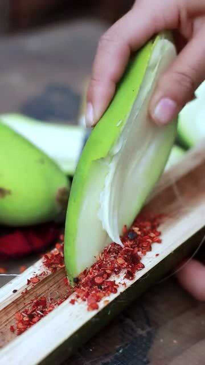 青芒果蘸辣椒,好吃哭了