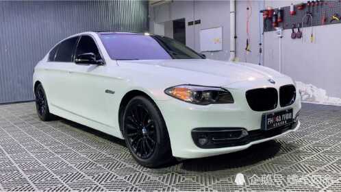 老款宝马5系原车改色白变红,轮毂黑化,立马年轻十岁!