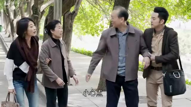 我的博士老公:梁鸿名陪着老教师聊愿望!