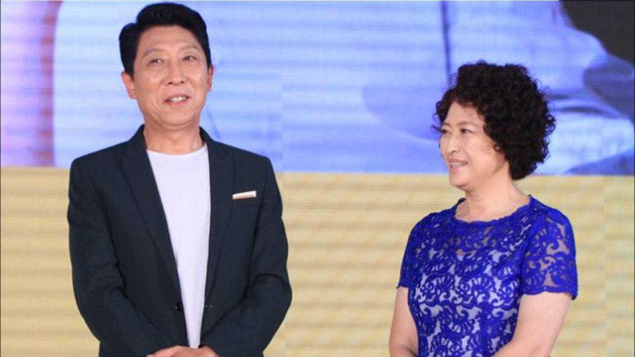 许娣老公首次亮相,长相帅气不输小鲜肉,难怪17岁就一见钟情至今