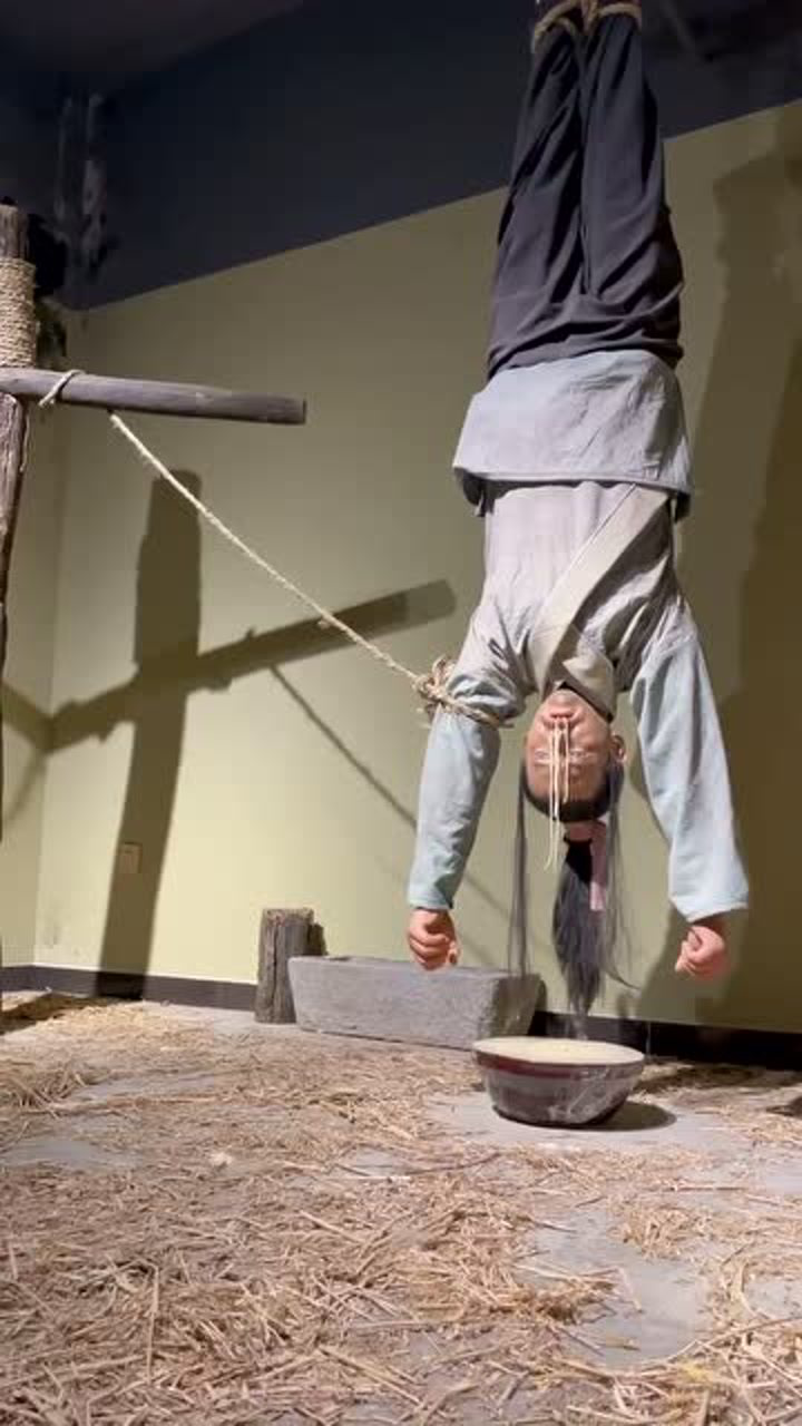 古代刑罚展览二龙吐须酷刑将人吊起来七天七夜不让吃饭睡觉