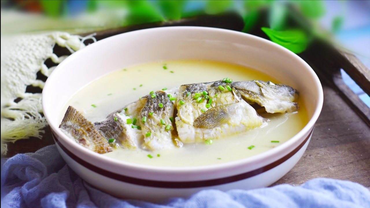 做一锅营养满满的奶汤锅子鱼,陕西地道名菜,鱼汤奶白鲜美!