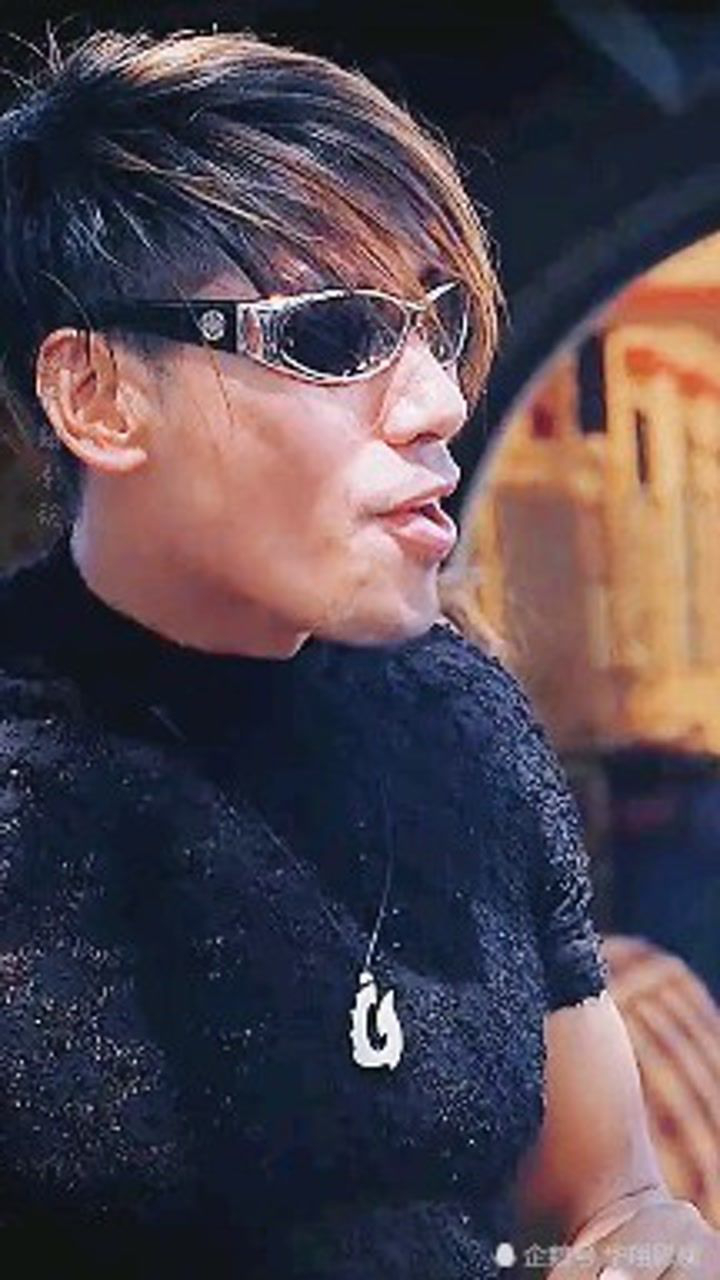 乌鸦哥,铁粉在天堂,真粉在监狱,假粉在刷视频