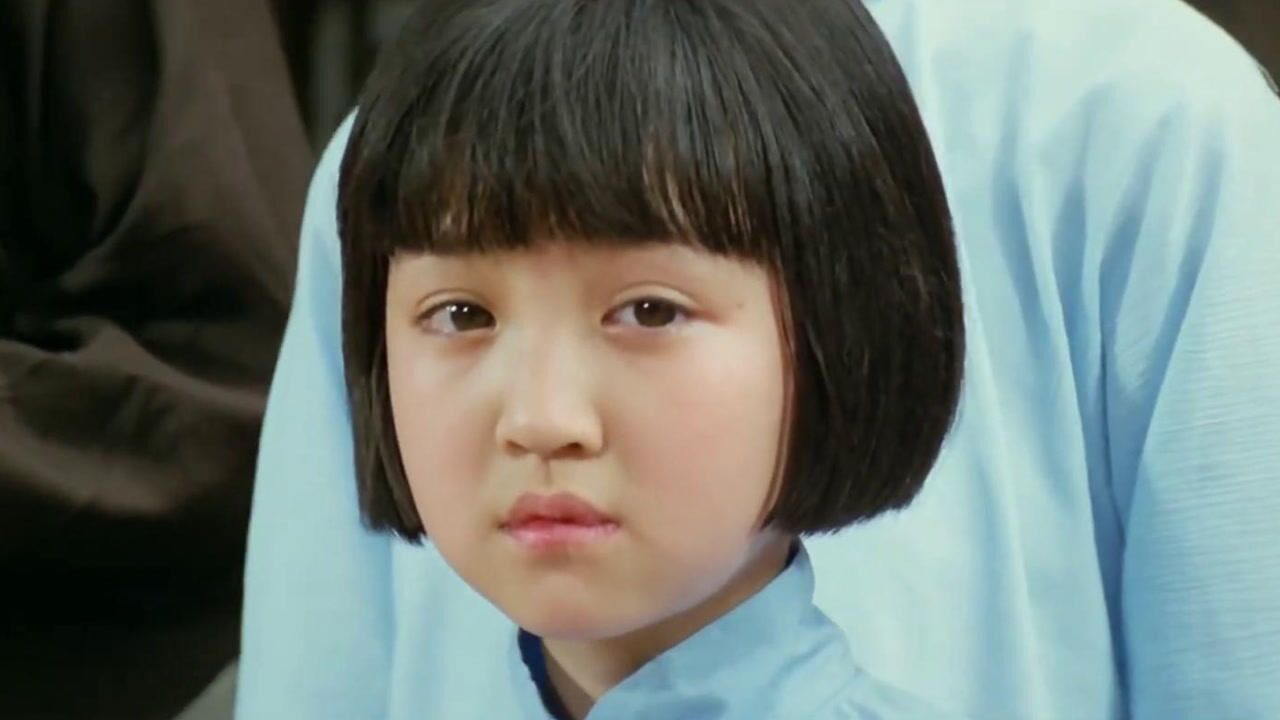 城南旧事小女孩天真无邪问一句为什么枪毙学生太黑暗