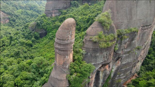 天下第一奇石,韶关丹霞山阳元石,阴阳两石隔江相望,太绝了