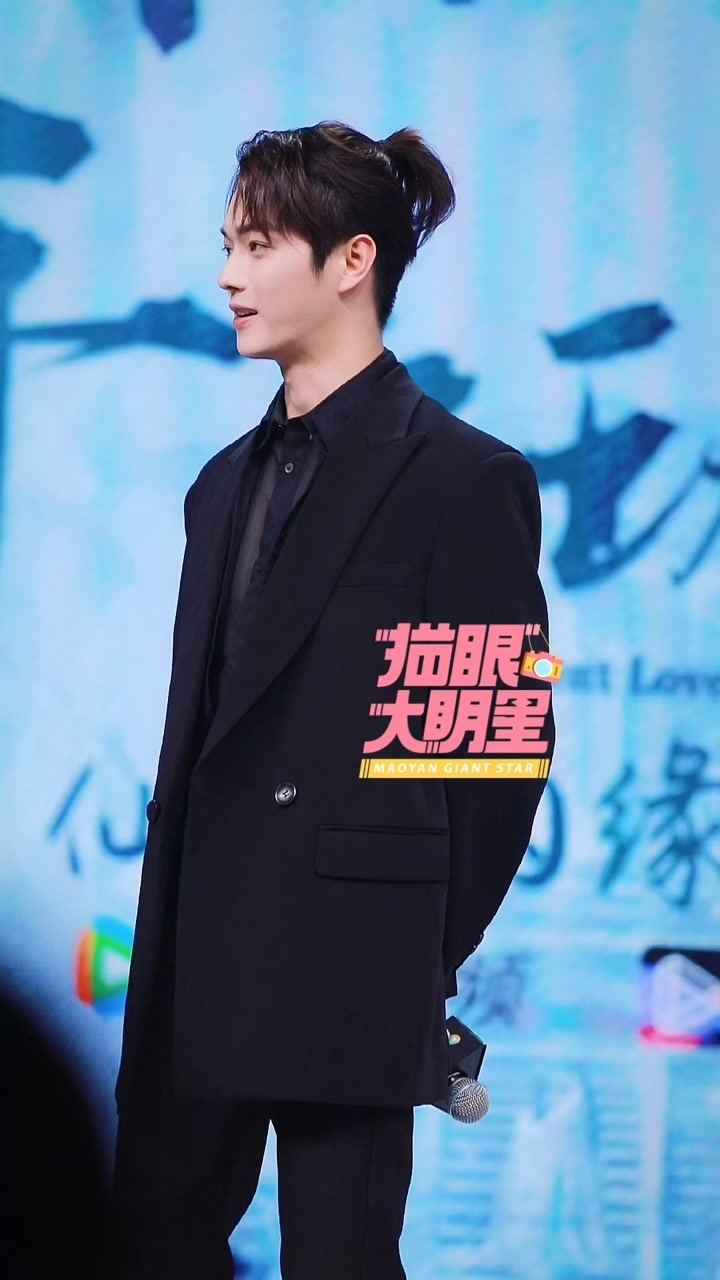 千古玦尘发布会今天的许凯是个甜帅风的男孩低头笑容真的太鲨了