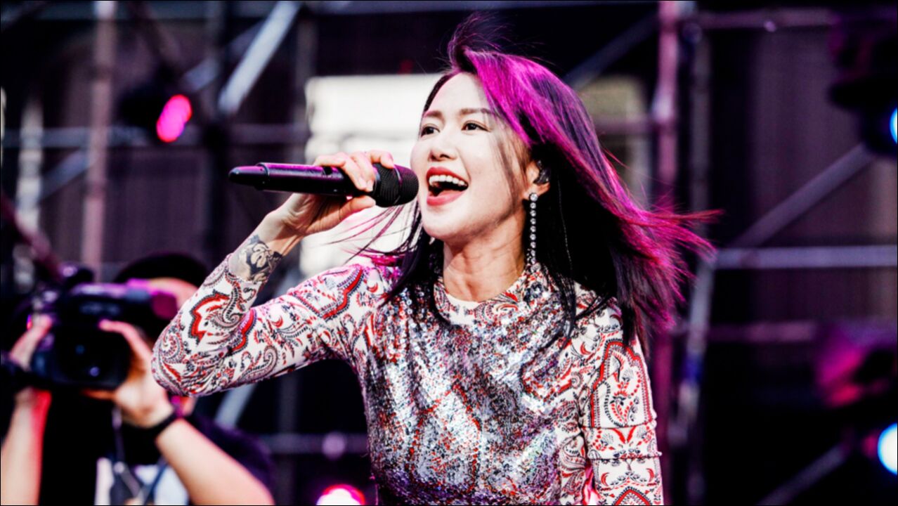 谭维维《给你一点颜色》,华阴老腔与摇滚的完美结合,现场太燃了