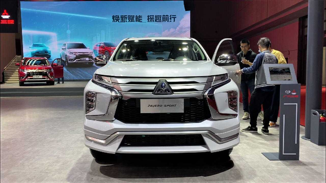 2021款三菱帕杰罗劲畅实车展示,外观内饰静态体验后买不买看着办
