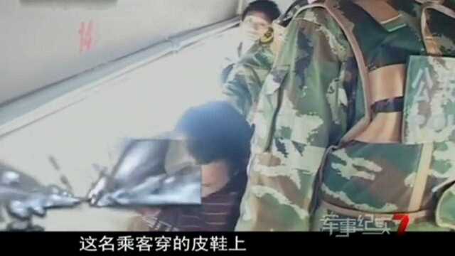 回顾:男子穿的鞋是内增高,缉毒官兵眼真毒,收获可不小!