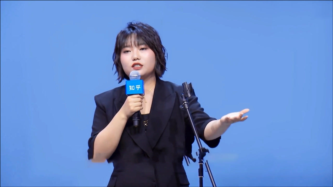 李雪琴上学那些搞笑事:能上北大传播系全靠同学!同学:你嘴太碎