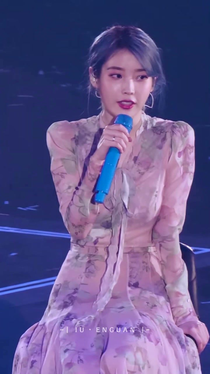 李知恩的麦克风有12种颜色,我喜欢粉色的那个