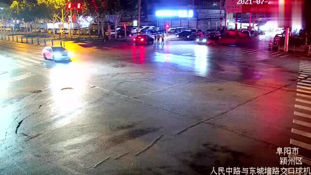 【合晚视频】奇葩!奥迪追尾出租车 被撞出租车主与司机向警方提供虚假证言,侦办追责