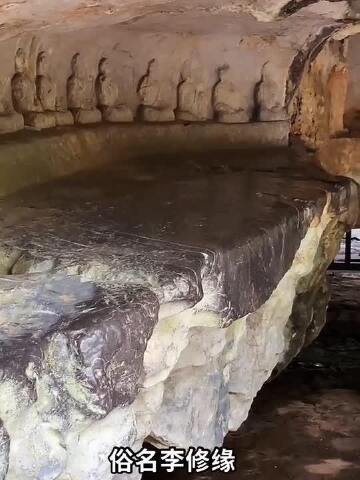 杭州灵隐寺内活佛济公的石床