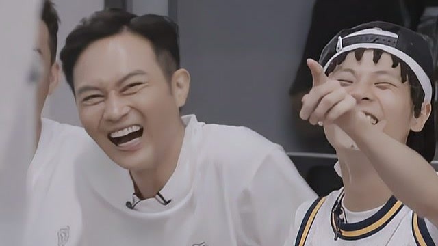 本以为獒犬模仿够厉害了,看到尹正的表演,张智霖都笑疯了丨哥哥