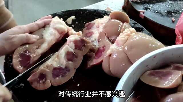 王阿姨卖牛杂汤,一天能卖800多份,传承四代,儿子却拒绝学习