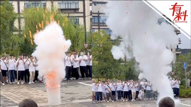 物理究竟有多有趣?高校老师用液氮爆炸实验激发学生兴趣 一声巨响后乒乓球被“炸”了出来