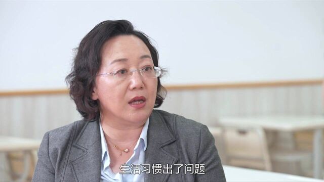 孩子学会了抽烟怎么办?《壹堂》对话著名家庭教育专家黄微