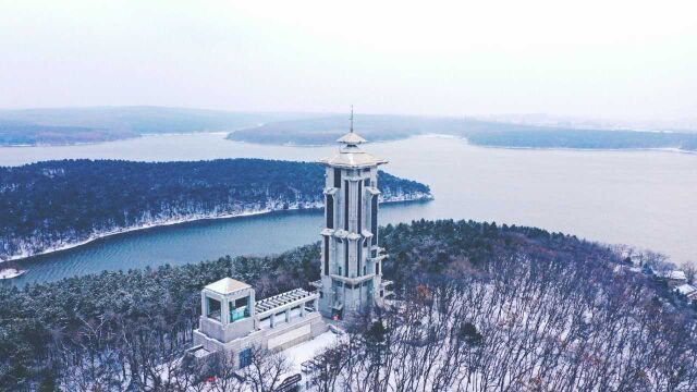 航拍雪后的长春净月潭风景区,仿佛是一部天然风光片,太美了!