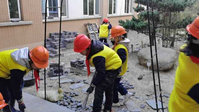 文萃小学项目化学习之”造园置景“,孩子们忙得做起了”园林工人“