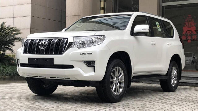 全新丰田霸道强势来袭,配全新2.5l引擎油耗更亲民,预售23万左右