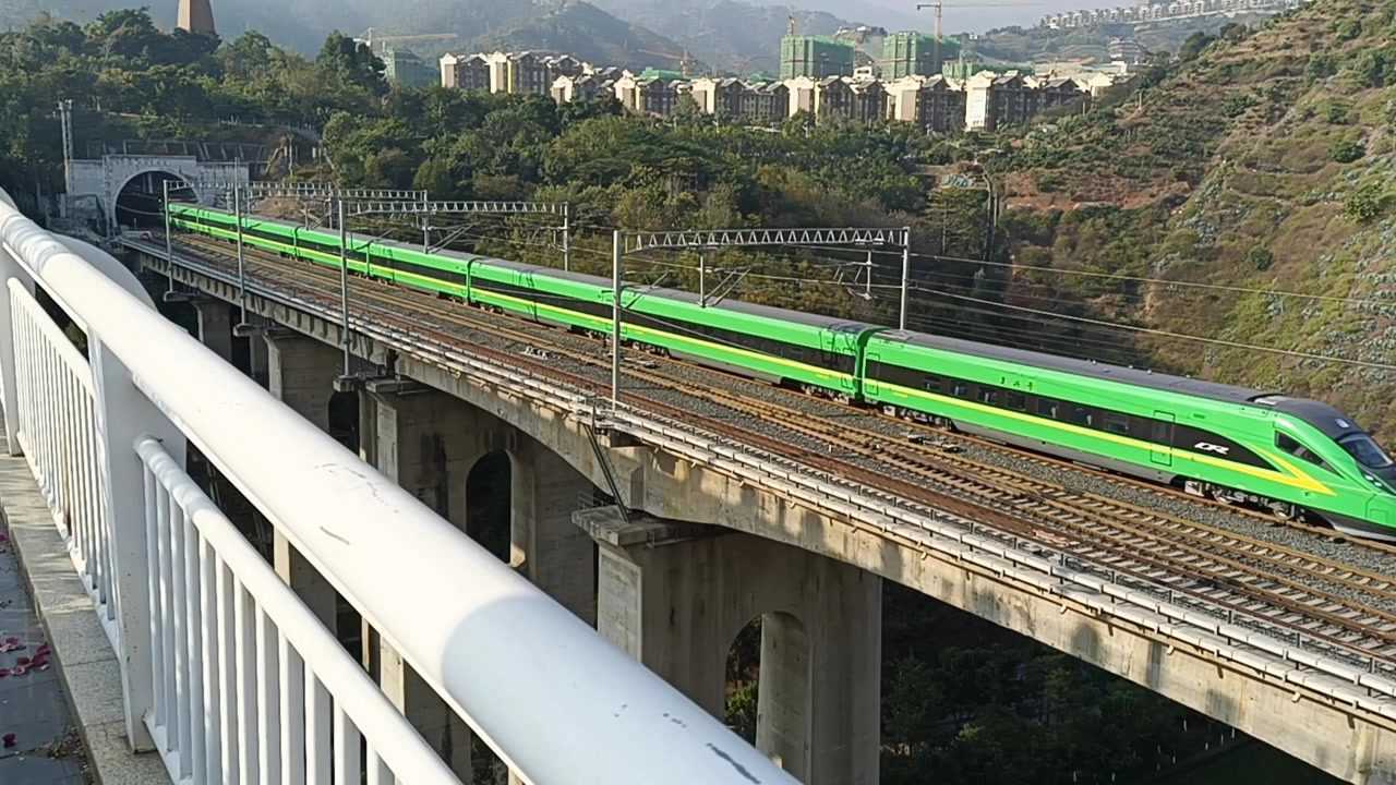 攀枝花南站至西昌西站动车试跑!