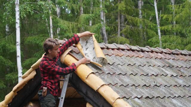 038 .用桦树皮做木屋屋檐的防水材料