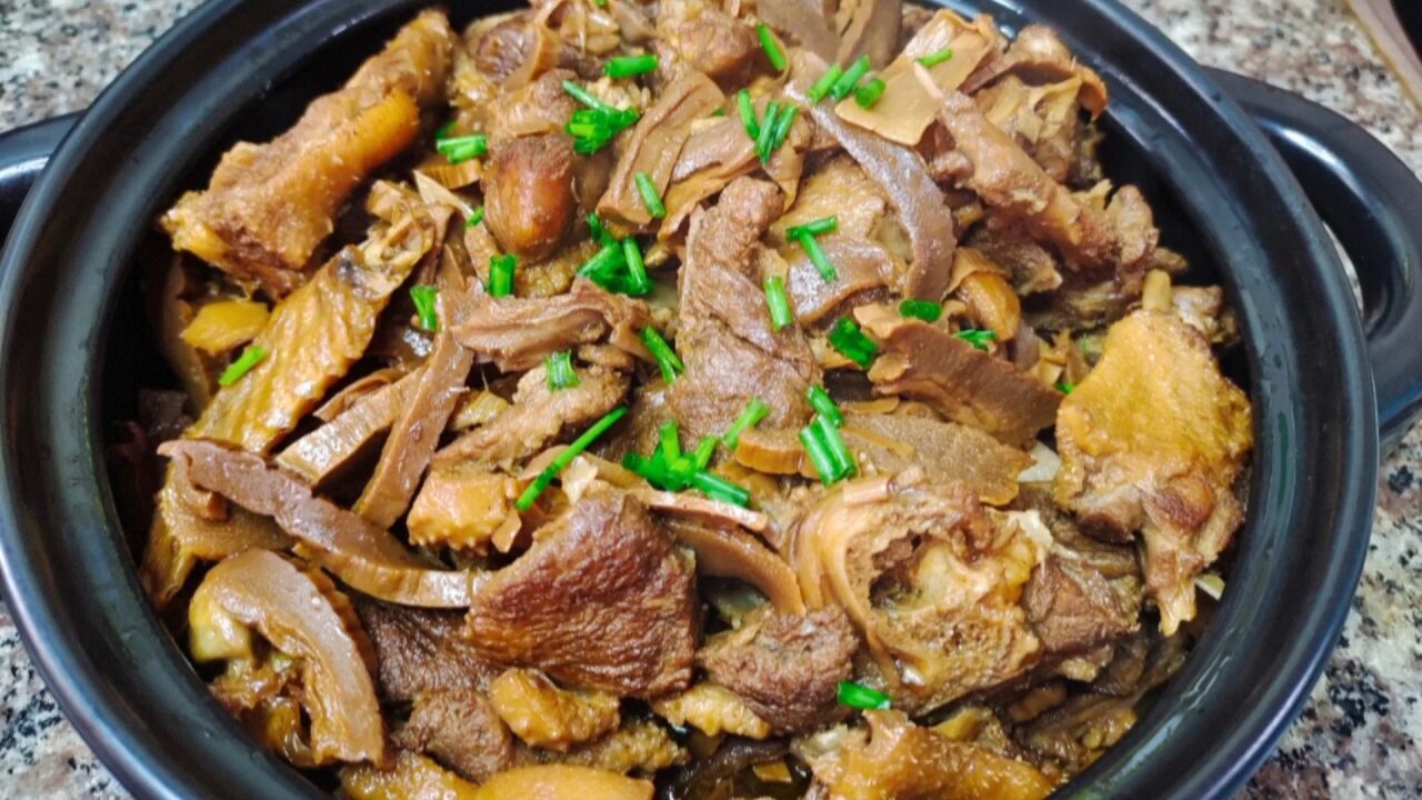 鸭肉笋干煲,超下饭的广西家常菜,鸭肉不腥也不柴