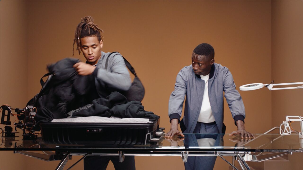 khaby lame与madior fall演绎boss performance系列,轻盈面料构筑稳固