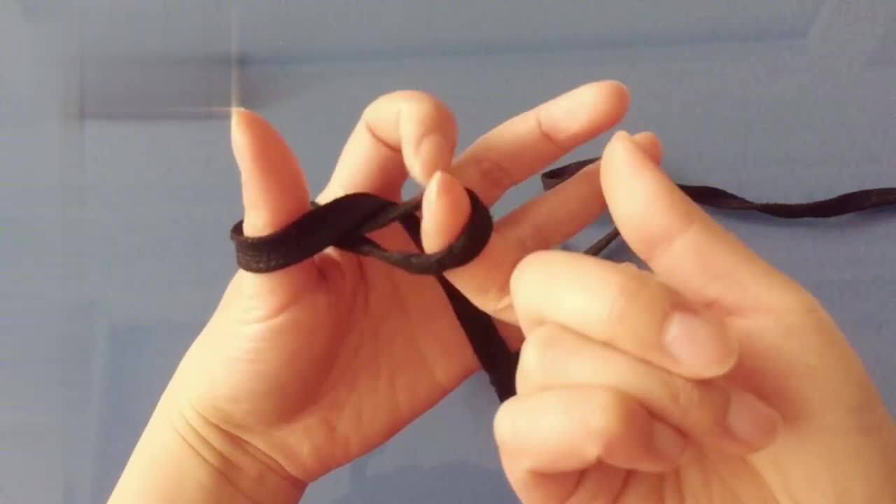 教你用一根绳子就能完成的小魔术