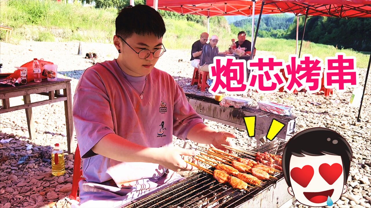 炮芯去野外烧烤,还带了个美女来,会不会是甜芯!